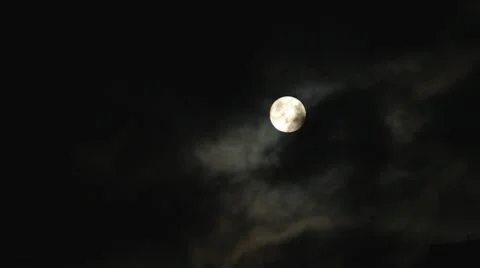 Moon and clouds Vidéo 8978863