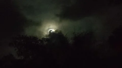 Moon and clouds 库存影片 181102430