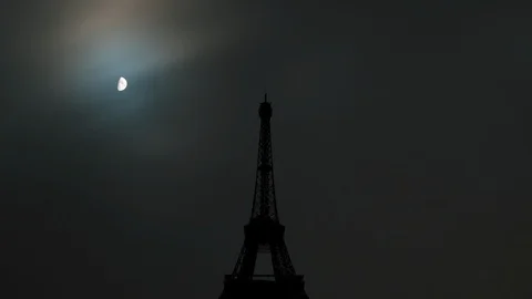 Moon and clouds time lapse at night, Eiffel Tower, Paris Video stock 116325544