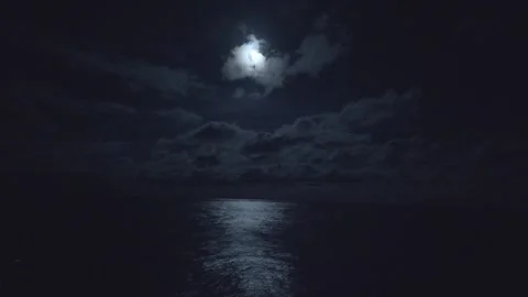 Moon and reflection while at sea 스톡 동영상 272295572