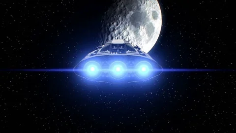 Moon on background, extraterrestrial sci-fi spaceship approaching to it Vídeo Stock 85068912
