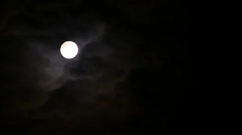 Moon behind clouds Stock-Footage 989149