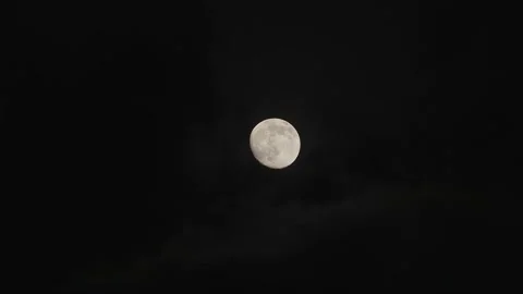 Moon behind clouds V1-0001 Vídeos de archivo 187004422