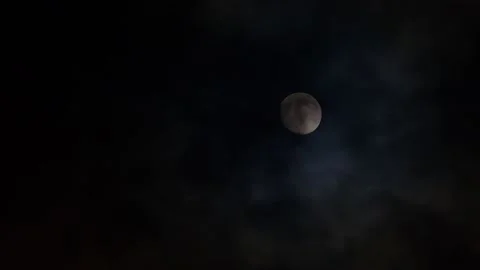 Moon behind clouds V1-0002 Vídeos de archivo 187004480