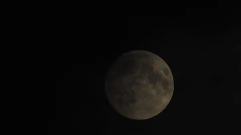 Moon with clouds moving on sky, 4k closeup video at night Video stock 99964762