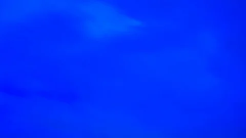 Moon covered by the clouds before the midnight. Vídeo Stock 93864229