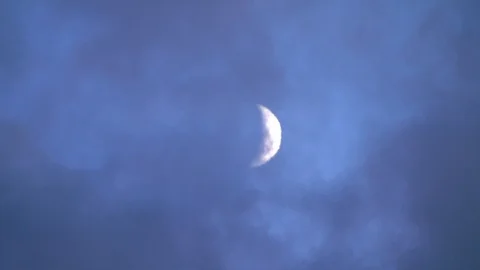 Moon covered by heavy clouds Stock-Footage 118278279