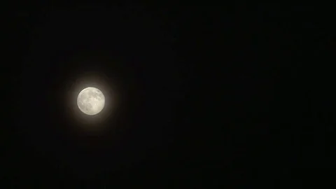 Moon Hides Behind Clouds Timelapse Vídeo Stock 81797820