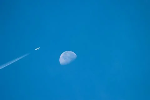 Moon With Jet Passing Foto stock
