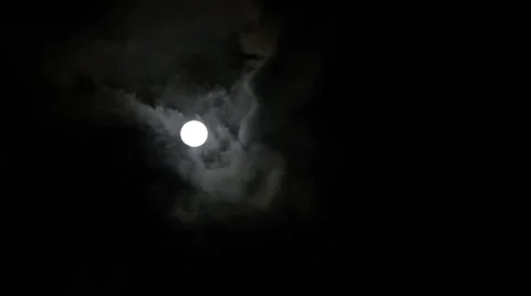 Moon moving between clouds Vidéo 60967804