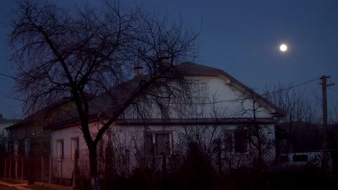 Moon at night over the house Vidéo 146478094