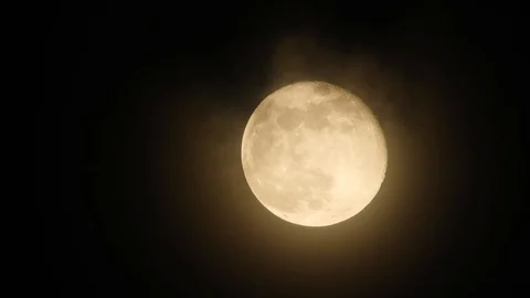 Moon in the night sky with clouds 스톡 동영상 104165413