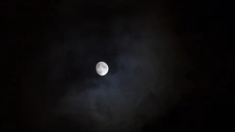 Moon in the night sky Видео 81370784