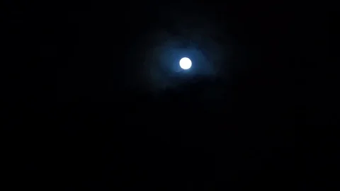 The moon in the night sky 動画素材 85069033