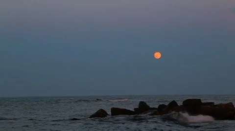 Moon over the seacoast 스톡 동영상 40088827