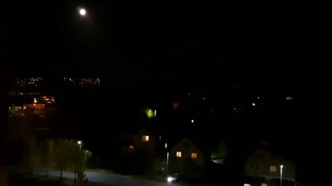 Moon over the suburb twilight, time laps Vídeo Stock 163748336