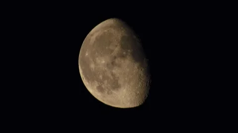 Moon phases, bulging moon, bulging moon in the sky, close-up bulging moon 4k  動画素材 130541051