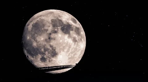 Moon plane ( zoom ) Video stock 39959805