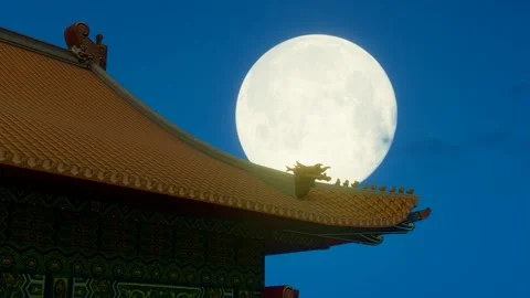 Moon rise time-lapse on the eaves of the Forbidden City Video stock 288180871