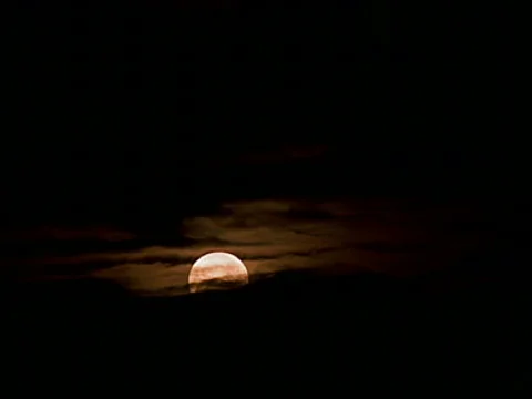 Moon Rises Through Clouds 400x300 스톡 동영상 533494