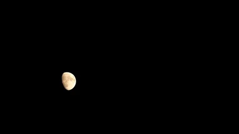 Moon rising in the sky at night with a cloudless sky, time lapse video Stock Footage 106622761