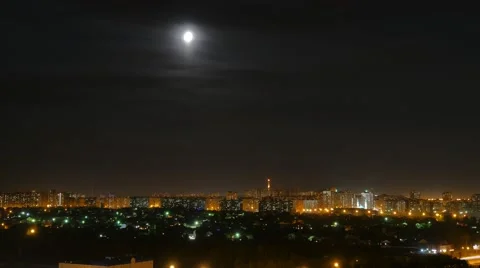 Moon set in the night city 動画素材 55536657