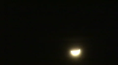 Moon Sets through Hazy Eve. Final Blur on Horizon. Great 4 Credits! 動画素材 109185