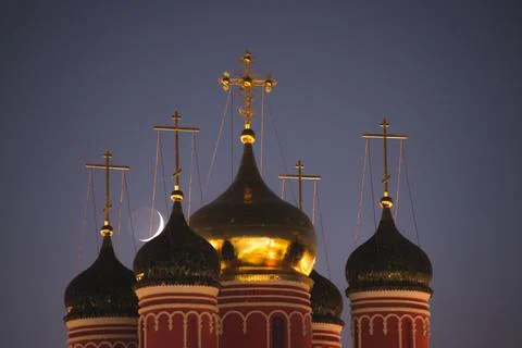 Moon setting over the domes of the Orthodox Church in Moscow Stock Photos