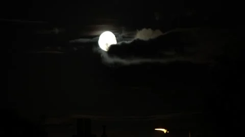 Moon Timelapse through clouds Against Dark Sky 動画素材 40840657