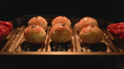 Mooncake Pastry Baking in a Hot Oven for Mid Autumn Festival Vídeos de archivo 345668834