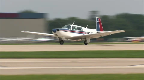 Mooney Aircraft Take Off 動画素材 67832739