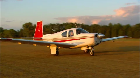 Mooney Sunset Taxi 動画素材 85573379