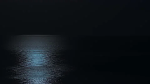 Moonlight path glowing from the moon moving on sea water at night. Time lapse Stock-Footage 220298077