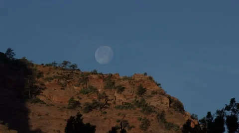Moonset behind red rock in Utah Stock Footage 40713041