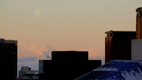 Moonset Timelapse Over Anchorage Alaska Skyline 動画素材 86178699