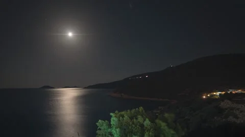 Moonset timelapse reflection on the sea Stock Footage 161999214