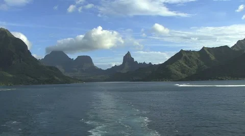 Moorea leaving island Stock Footage 5501319