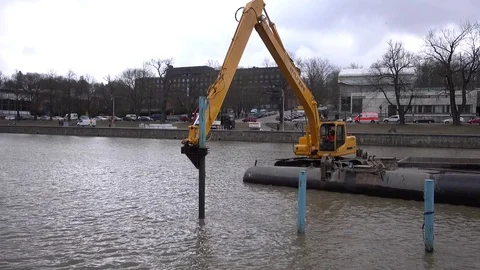 Mooring pole installation, riverside 4K Vidéo 74493440