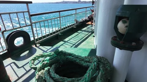 Mooring Rope on Passenger Ferry Deck in Istanbul Bosphorus 库存影片 335377320
