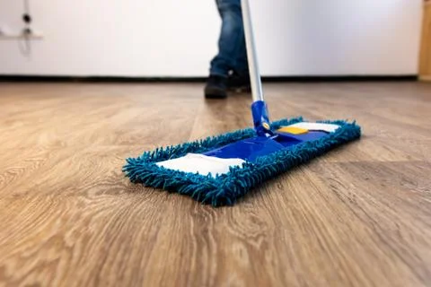 Mop closeup in the hands of a man. general cleaning in the apartment and office. Foto stock