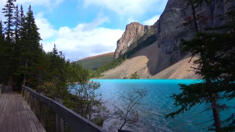 Moraine Lake view from Bridge Video stock 134587103