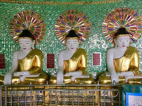 More Buddha image at U Min Thonze temple in Sagaing, Myanmar 스톡 사진