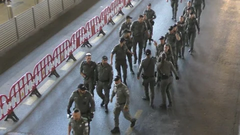 More policemen come to control protesters demonstrating against Justice reforms 스톡 동영상 246016366