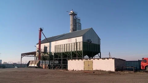 In the morning a huge truck pulls into the loading Stock-Footage 81607032
