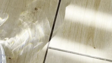 Morning light and caustic reflections from a water glass dancing on a sunli.. Vídeos de archivo 335139450