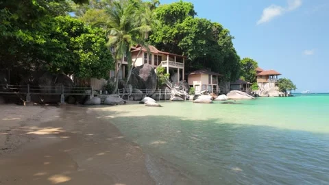Morning Shadows on Sand of an Empty Island Paradise at Freedom Beach Thailand. Vídeos de archivo 337015590