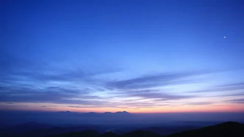 Morning Sun, Flowing Dawn Clouds, Moon, Mount Asama, and Sea of Clouds Vídeo Stock 330198789