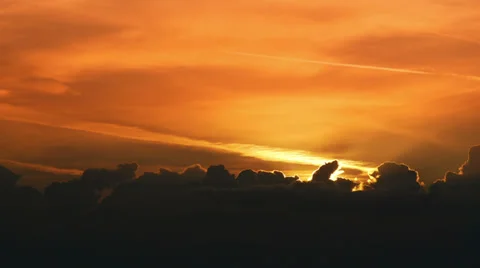 Morning sunrise through the clouds 스톡 동영상 39617013