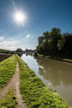 Morning view of empty path along canal in England Foto stock
