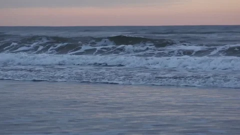 Morning waves 動画素材 82647238